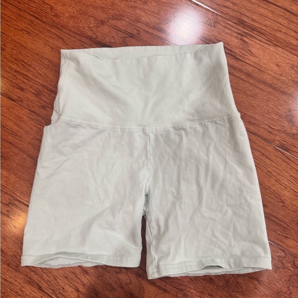 Aritzia TNAWomen's High-Waisted Shorts - Light Green - Picture 2 of 4